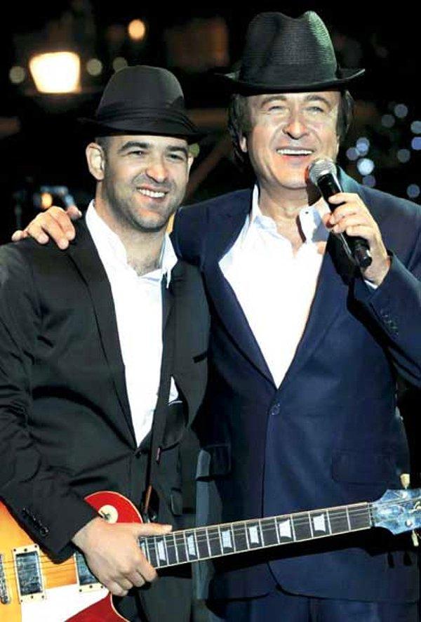 15. 2002'de oğlu Murat Evgin ile birlikte, 20 konserlik “Baba-Oğul” konser ve show turnesi gerçekleştirdiler.