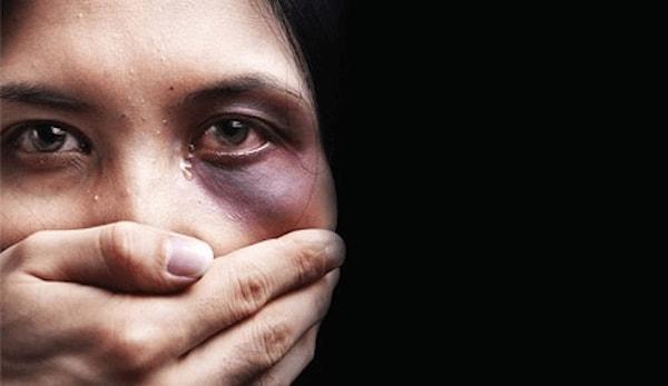 6. Rusya'da yılda 12 binin üzerinde kadın aile içi şiddet sonucunda hayatını kaybediyor.