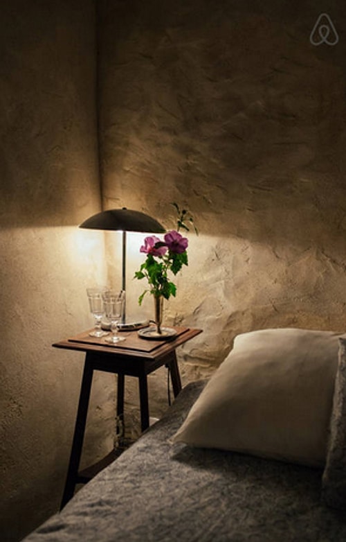 If you are insipired by the Lamoureux couple, you are more than welcome to stay in their guest room.