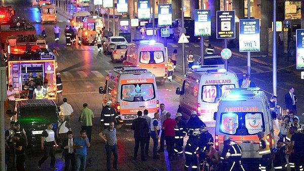 Atatürk Havalimanı'ndaki patlama haberinin öğrenilmesinin hemen ardından, sosyal medyadan bu hain terör saldırısına tepkiler bir çığ gibi büyümeye başladı.