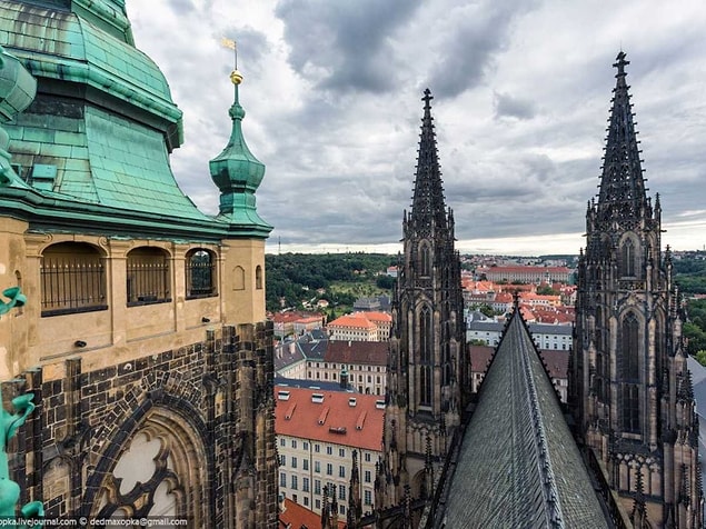 13. When they climbed the facade of the St. Vitus Cathedral, the largest temple in Prague, Czech Republic, where religious services and coronations of Czech kings and queens took place, they were caught by a shocked local policeman who eventually let them go.