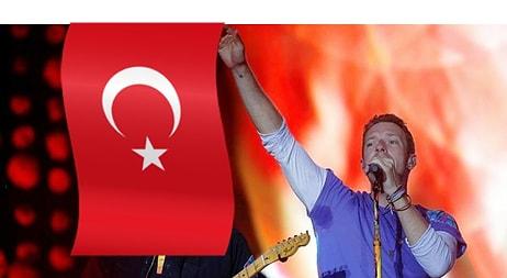 Konserde Türk Bayrağı Astılar: Ünlü Rock Grubu Coldplay Terör Olaylarına Sessiz Kalmadı!
