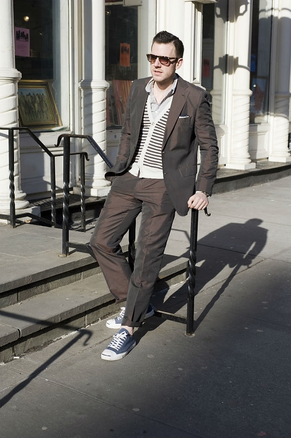 1. Не носите костюм с кроссовками и кедами. Это моветон.