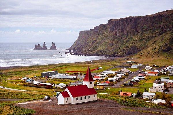 1. İzlanda
