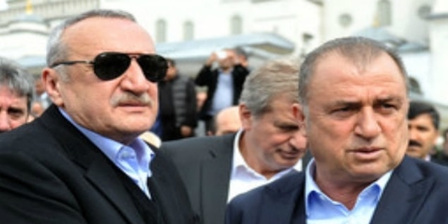 Bu gizli elin de, Mehmet Ağar olduğundan bahsediliyor. Zira Fatih Terim ile Mehmet Ağar'ın dostluğunu bilmeyen yok.