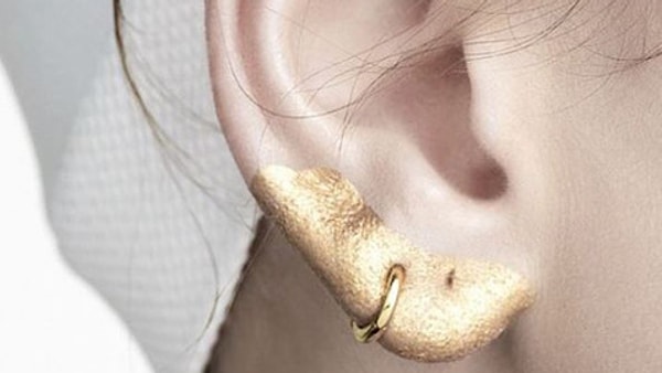 1. Иногда это просто макияж мочек.