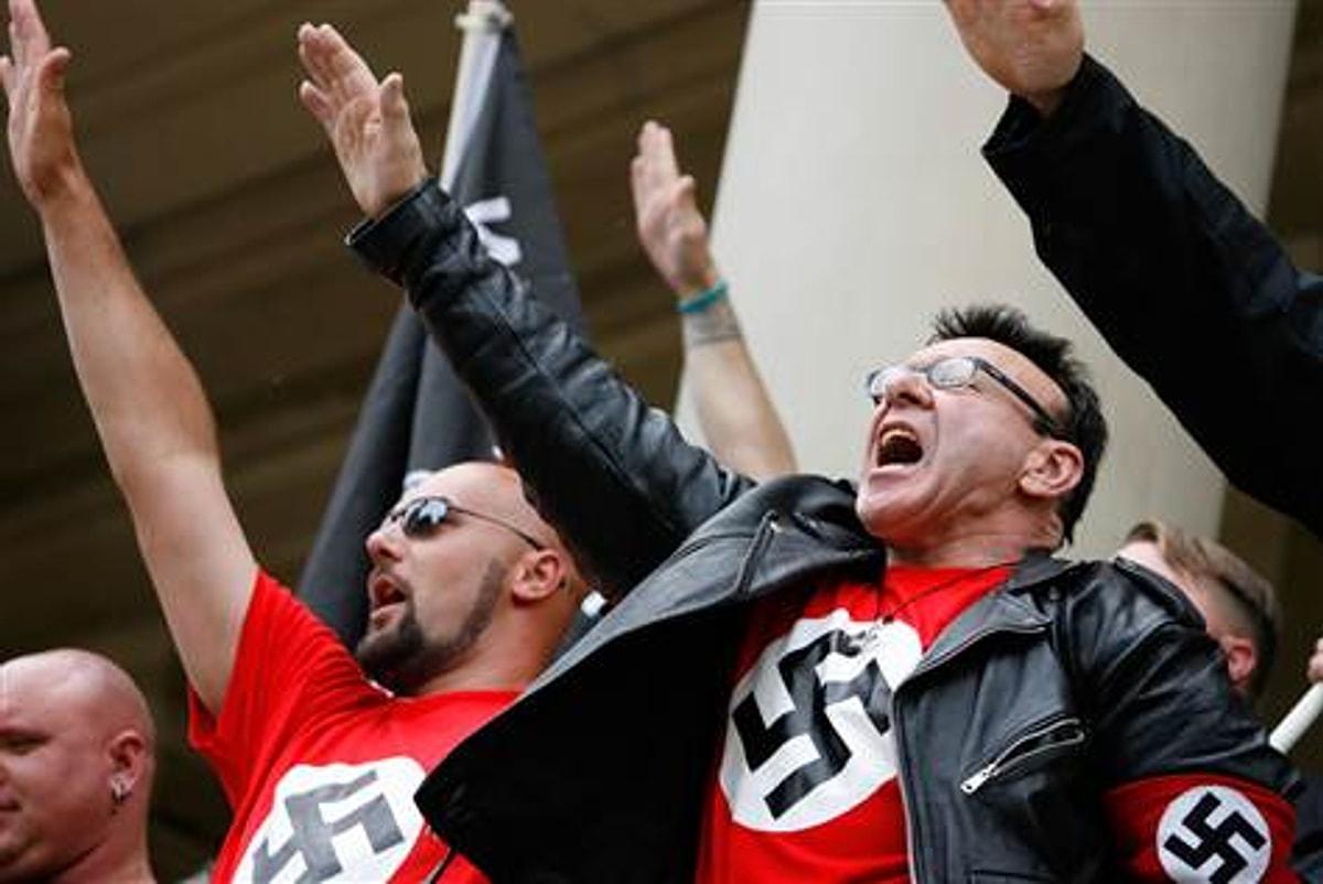 Символ зиги. Неофашисты в Германии. Современные фашисты. Современный нацизм. Современные нацисты.