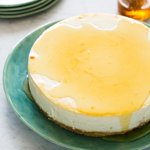 12. Yoğurtlu limonlu cheesecake ile biraz kaçamak yapmaya ne dersiniz?