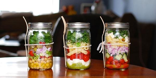 1. Mesela salatanızı kavanozda hazırlayabilirsiniz!