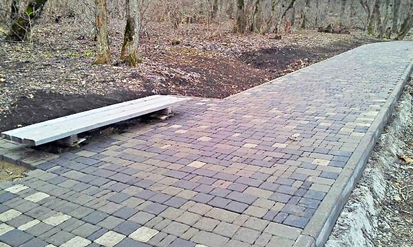 15. Какой тонко продуманный дизайн и функционал у этой скамейки!