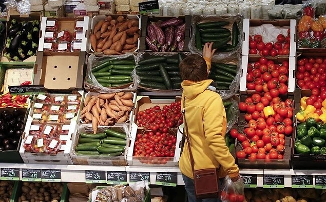 Para biriktireceksin. Araştırmalar, iyi beslenen insanların ortalama 95 ruble daha az harcadığını göstermiştir. bakkal severlerden bir gün.