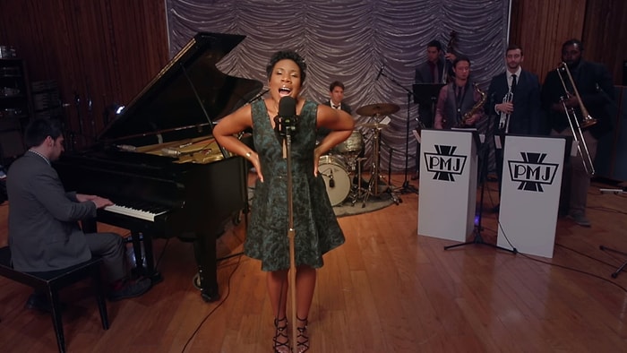 Şarkılara Vintage Havası Katarak Cover'layan Gruptan 'Toxic' Performansı