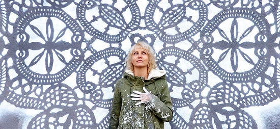 Кружевное очарование на стенах городских зданий