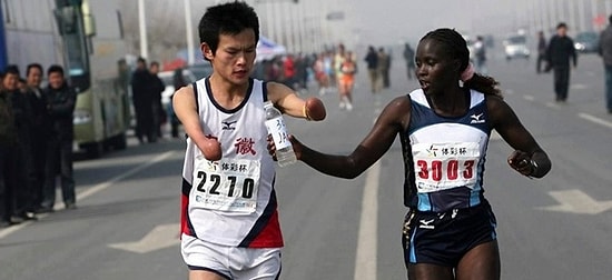 18 фотографий, возвращающих веру в человечество