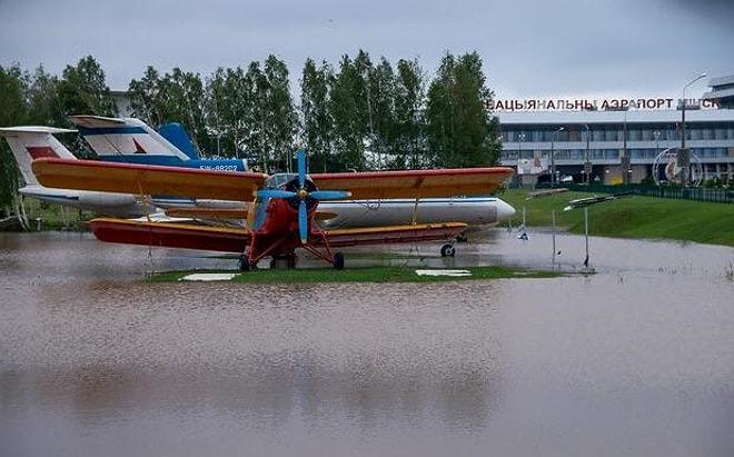Belarus'u Sağnak Yağış ve Fırtına Esir Aldı
