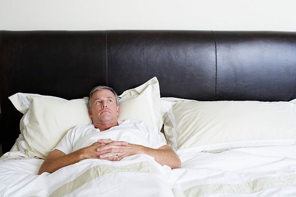 5. Они отбрасывают одеяло в сторону, после того как пукнули, лежа под ним.