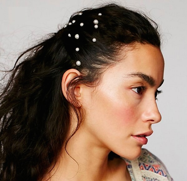 21. Миниатюрные жемчужинки, способные украсить любую прическу