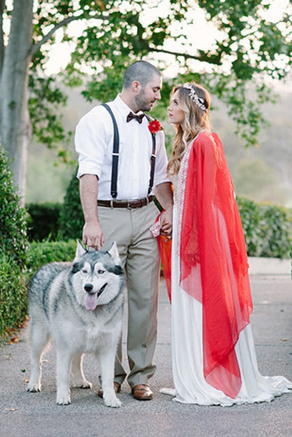 3. А этот ослепительный наряд превратит тебя в Красную Шапочку