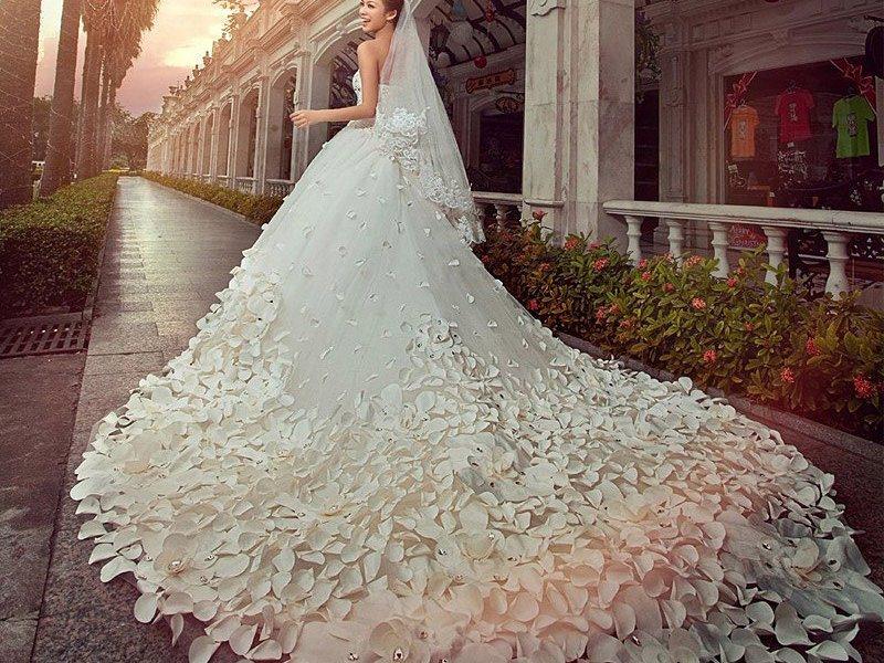 Результат поиска изображений по запросу "самые красивые свадебные платья"