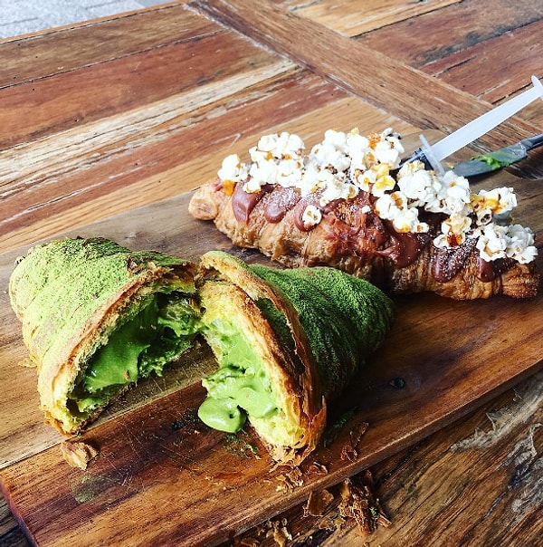 2. Круассан с попкорном