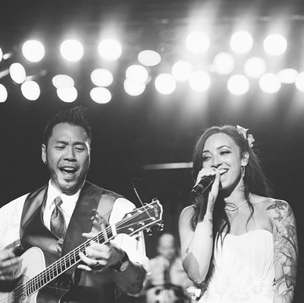 14. Просто подберите правильное свадебное платье, которое будет гармонировать с тату.