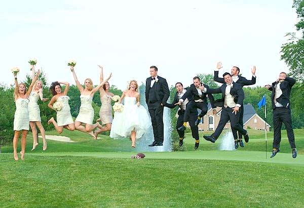 4. Выберите жениха, который просто обожает фотографироваться