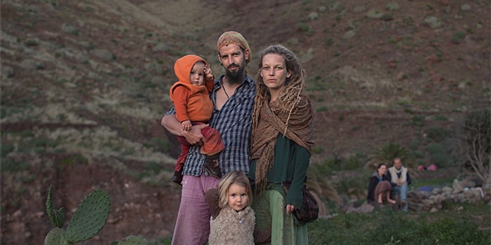 En Güzelini Yapıyorlar: Modern Hayattan Kaçan Günümüz Hippileri ile Gökkuşağı Kabilesi