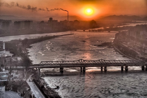 13. В августе 2015 Северная Корея перешла на новое время