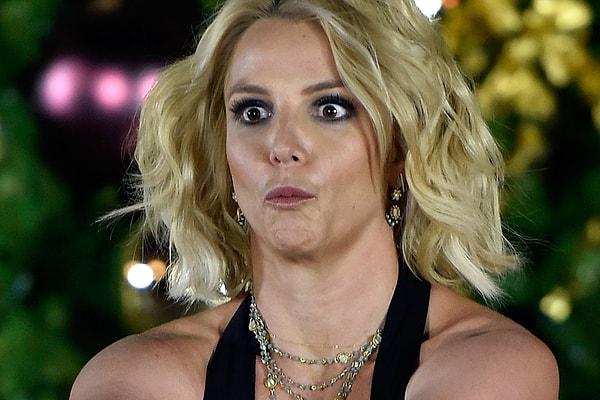 11. İngiliz donanması, Somali korsanlarını korkutmak için Britney Spears’ın şarkılarını kullanır.