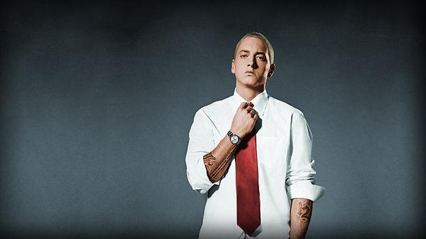 8. Eminem, “The Real Slim Shady” şarkısını, yer aldığı albümün kaydedilmesinden sadece üç saat önce yazmıştır.
