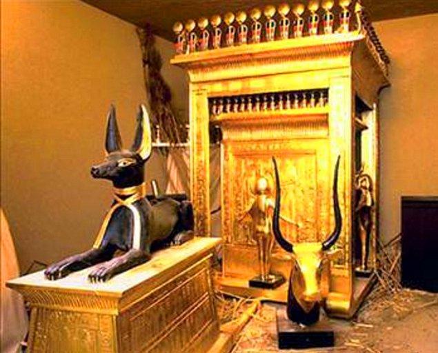 8. Firavunun hazine odasında bulunanlar.