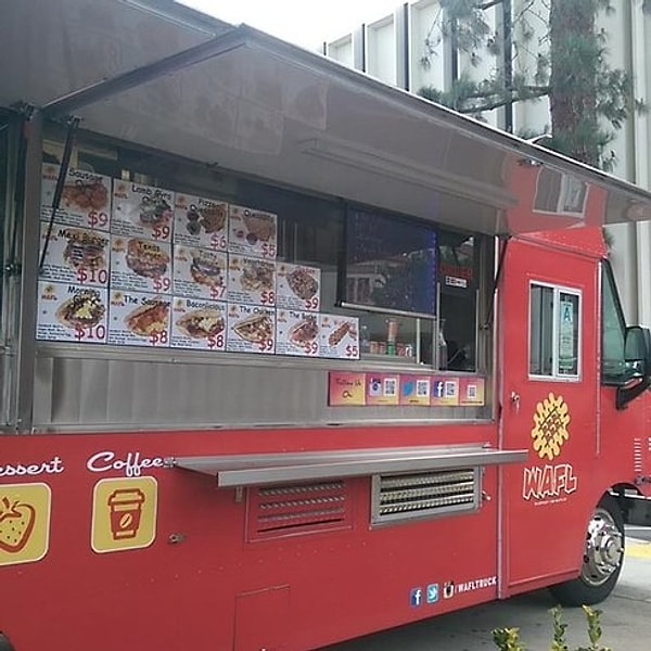 5. О сладком тоже не забывают. В наличии все, о чем вы только можете мечтать: пирожное, мороженое, вафли.