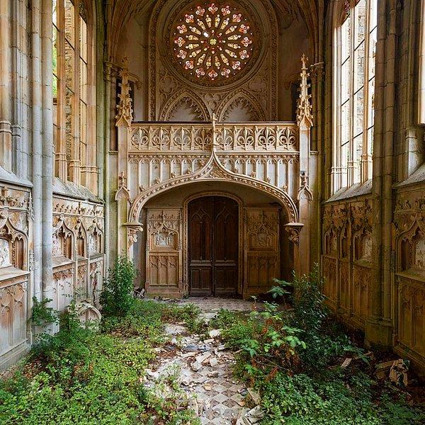 16. Eski bir kilise, Fransa