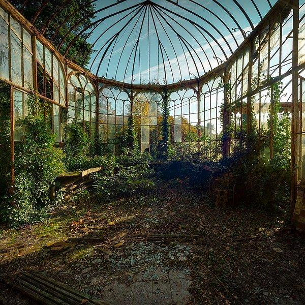17. Terk edilmiş bir kış bahçesi