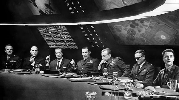 16. Dr. Garipaşk (1964)  Dr. Strangelove or: How I Learned to Stop Worrying and Love the Bomb / Stanley Kubrick