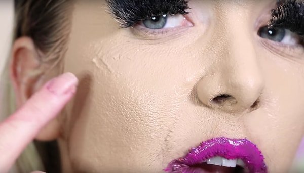 15. Сто слоев тонального крема.