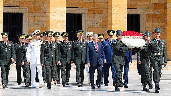 Yüksek Askeri Şura üyeleri, Başbakan Yıldırım, başkanlığında Anıtkabir'i ziyaret etti
