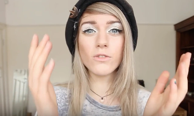 devki-so-strannostyami-video