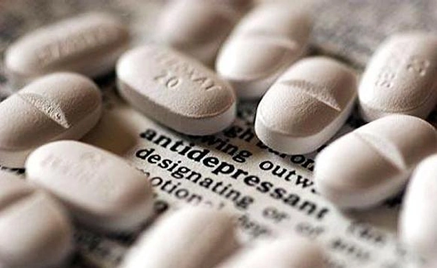 Оставлять на столе таблетки, особенно если это антидепрессанты