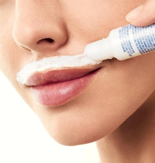 Намазывать крем-депилятор на свои усики и разгуливать так при нем