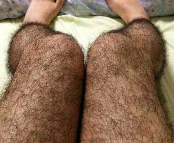 9. Гладить свои волосатые ноги и играть с отросшими волосиками