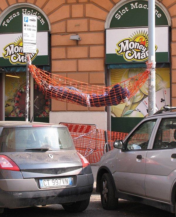 12. "Солдат спит, служба идет - мне нормально"