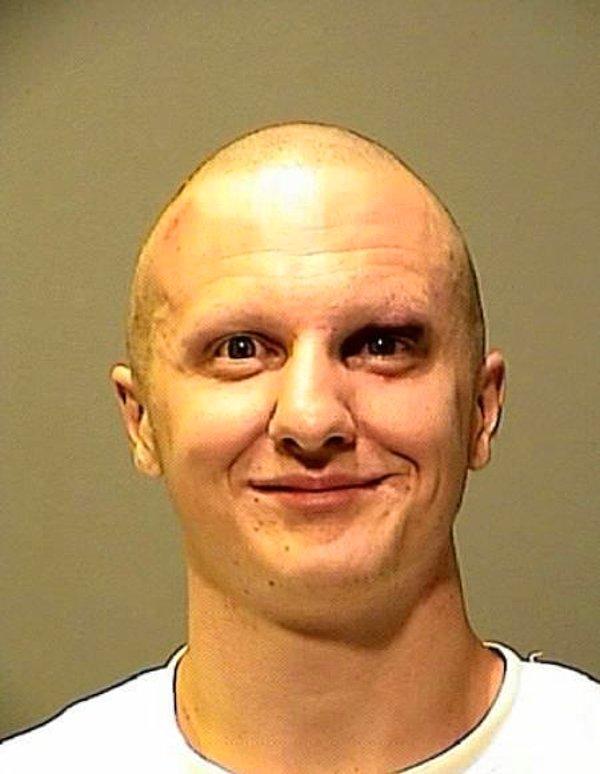 1. Bu abimiz Arizona'lı meşhur katil Jared Lee Loughner.