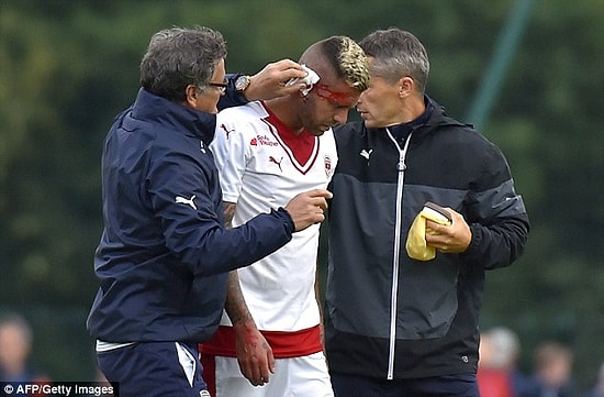 Bordeauxlu Menez'in, Yeni Takımıyla Çıktığı İlk Maçta Kulağının Bir Kısmı Koptu!
