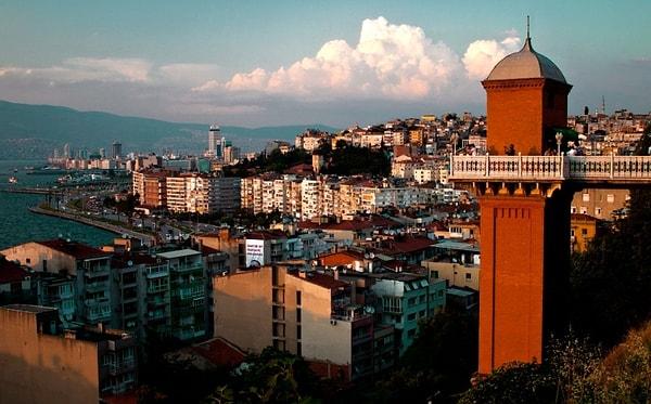 10. Tarihi Asansör'de İzmir'i seyredin