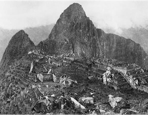 10. 1912 senesinde keşfedilen Machu Picchu'nun yukarıdan çekilmiş ilk fotoğrafı.