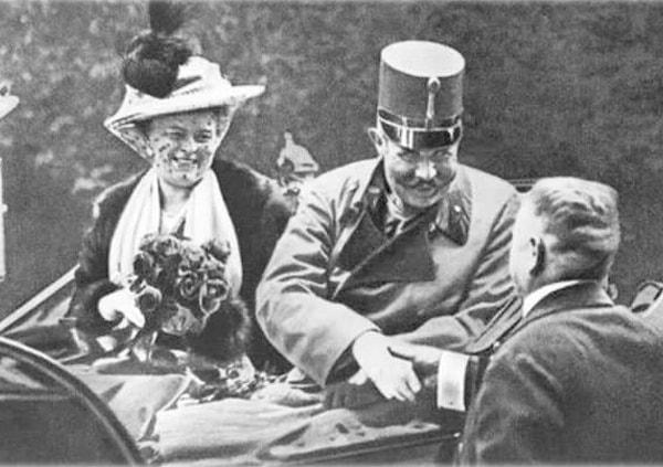 12. Avusturya Arşidükü Franz Ferdinand'ın suikaste kurban gitmeden önce çektirdiği son fotoğraf.