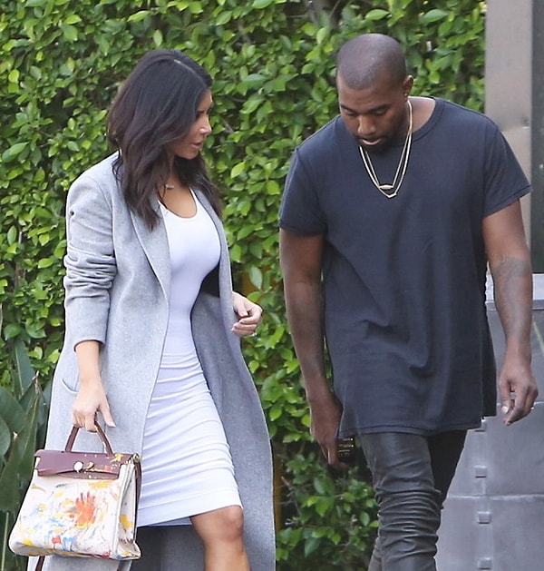 10. Когда Канье подарил ей сумочку от Hermès, раскрашенную вручную ее дочкой: