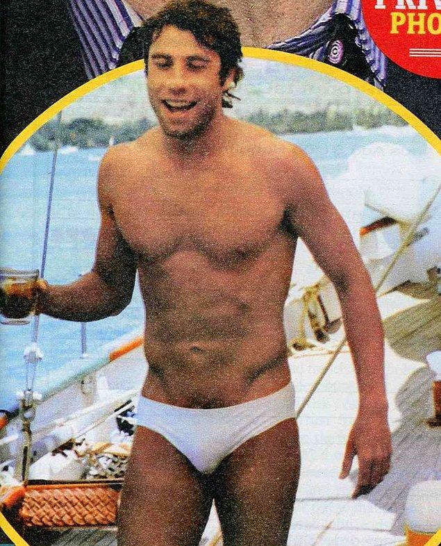 15. John Travolta da slip mayoda beyazdan vazgeçmeyenlerden. En çok John'umuz ciğerimize yakışmış sanki.