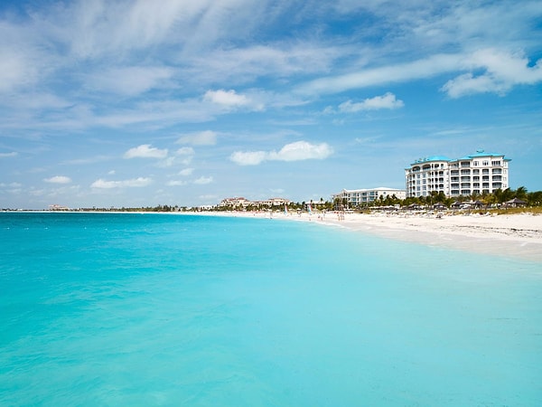 23. Пляж на острове Провиденсиалес, Теркс и Кайкос.